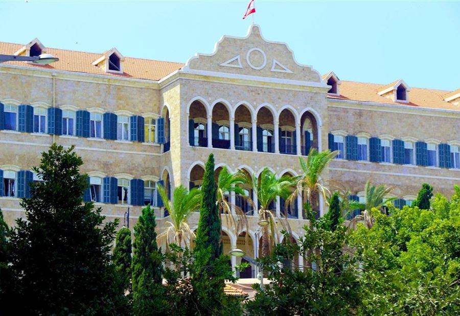 وزير يسوّق نفسه عربياً
