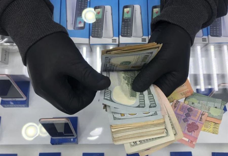 الدولار يواصل جنونه... إليكم سبب إرتفاعه وموعد إنخفاضه!