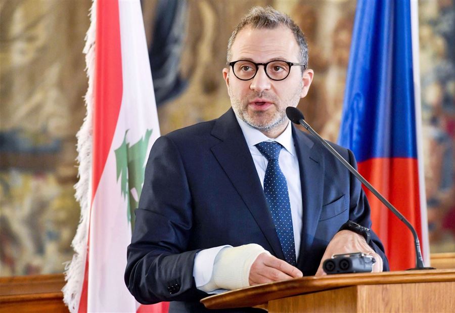 باسيل يبحث حقيقة الأموال المهربة  إلى الخارج