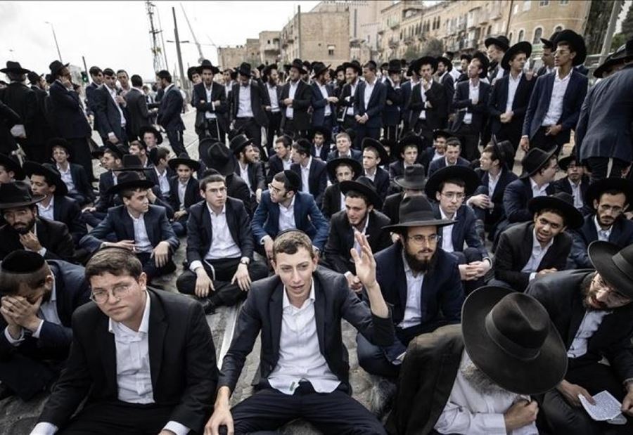 "تجنيد الحريديم تابع"... وزير داخلية اسرائيل يخرق إحدى المحرمات! 