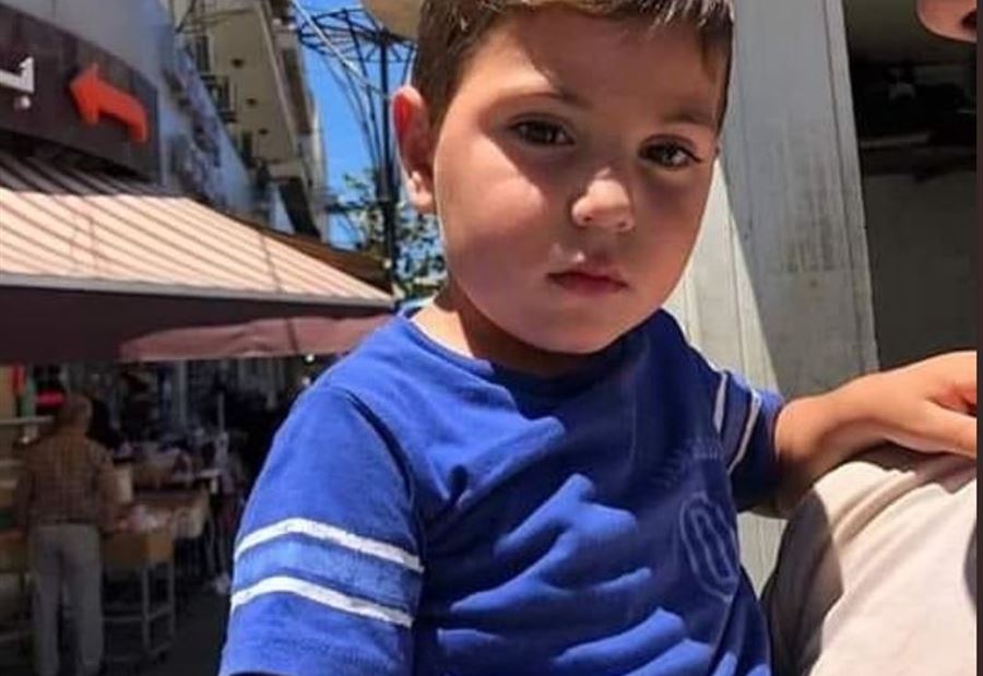 بالصورة: طفل عثر عليه وحيدا في صيدا.. هل تعرفونه؟ 
