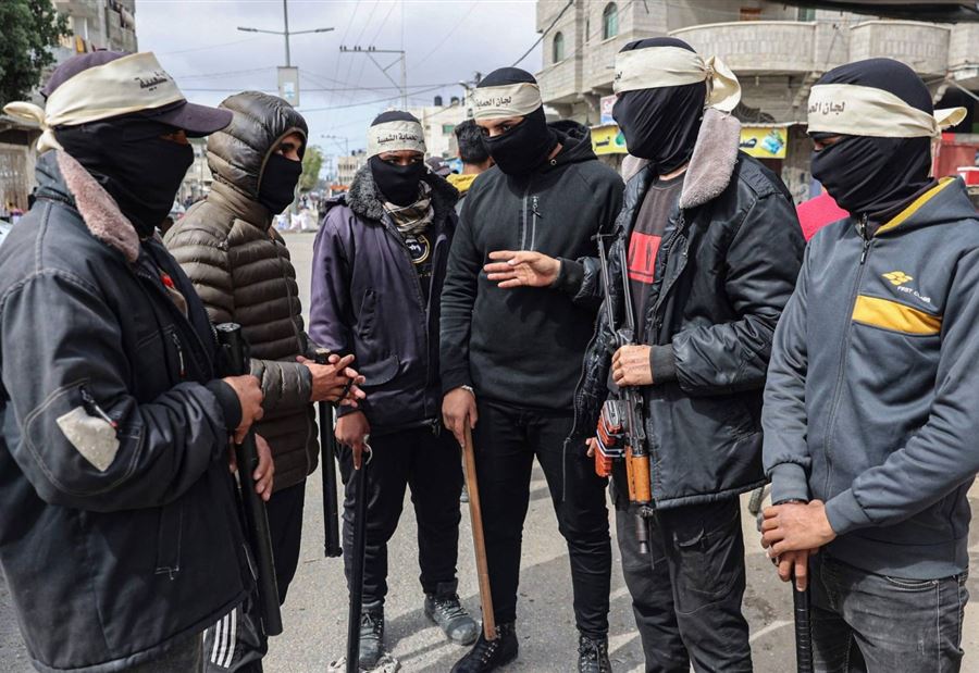 "حمايةٌ شعبية"... مجموعات أمنية مُلثّمة تضبط الشارع في غزة