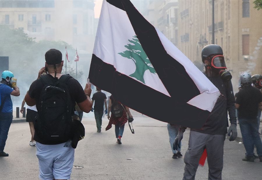 وسط بيروت... حقائب زرقاء وعلم لبنان 