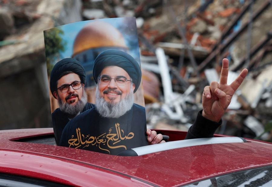 "إيرانيون وحقائب نقدية في بيروت"... حزب الله يعزز بنيته المالية 