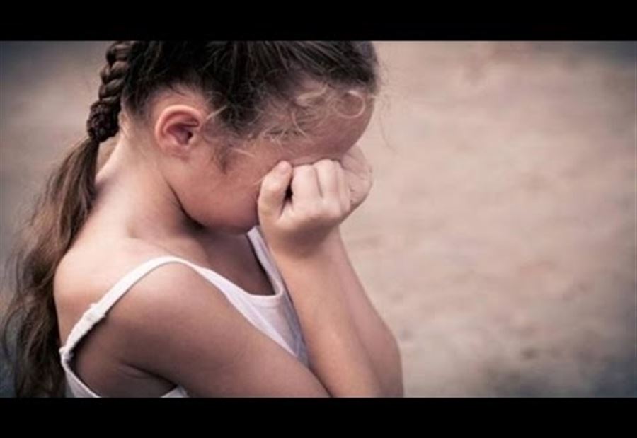 "تحرش جنسي" بإبنة الـ7سنوات.. و"تستر" من الزوجة!