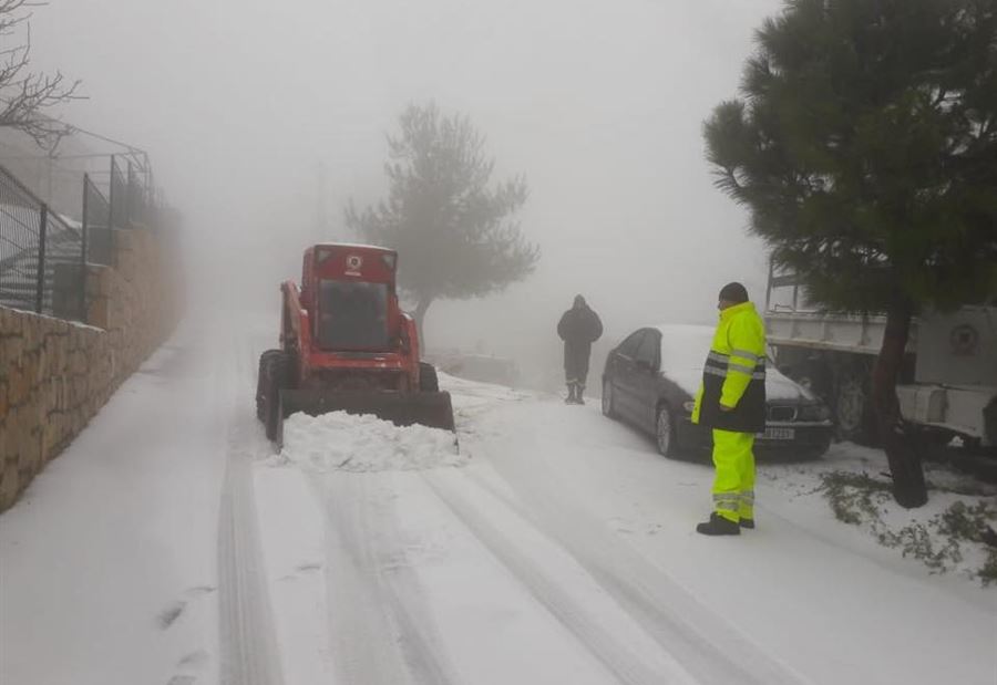 بالصورة: تسهيل حركة المرور على طريق عنايا  بالصورة: تسهيل حركة المرور على طريق عنايا
