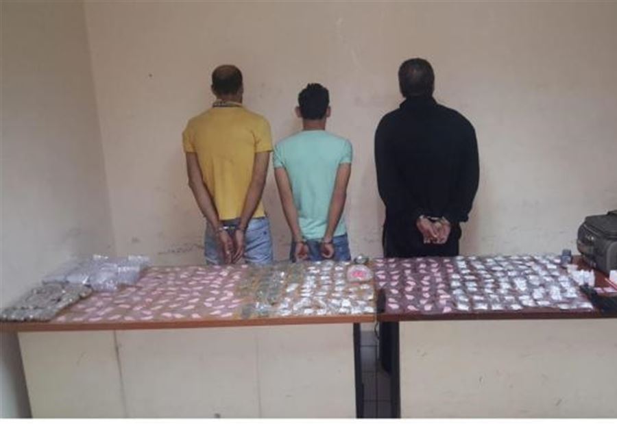 بالصورة: مداهمة في برج حمود وتوقيف مروجي مخدرات بالصورة: مداهمة في برج حمود وتوقيف مروجي مخدرات