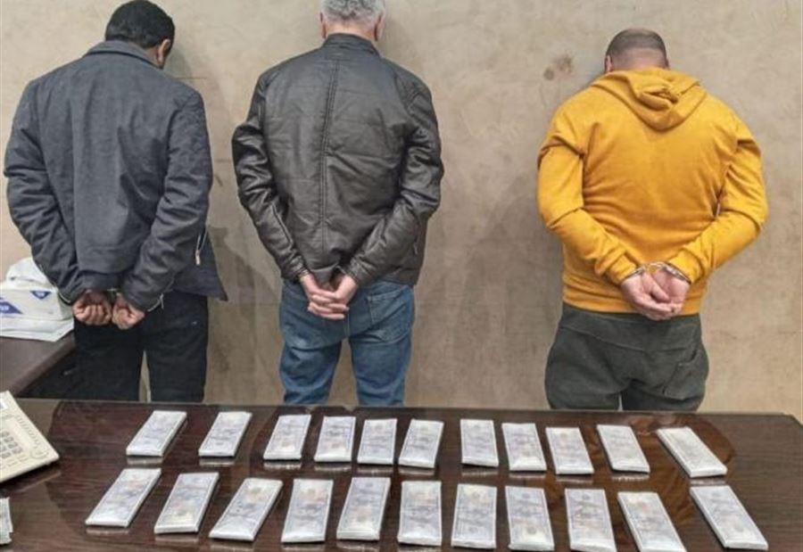 "بمناوراتٍ إحتياليّة" يروجون للدولار المزوّر... فوقعوا!