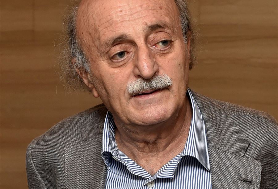 سؤالٌ لافتٌ لـ جنبلاط... "أيّهما أفضل؟"