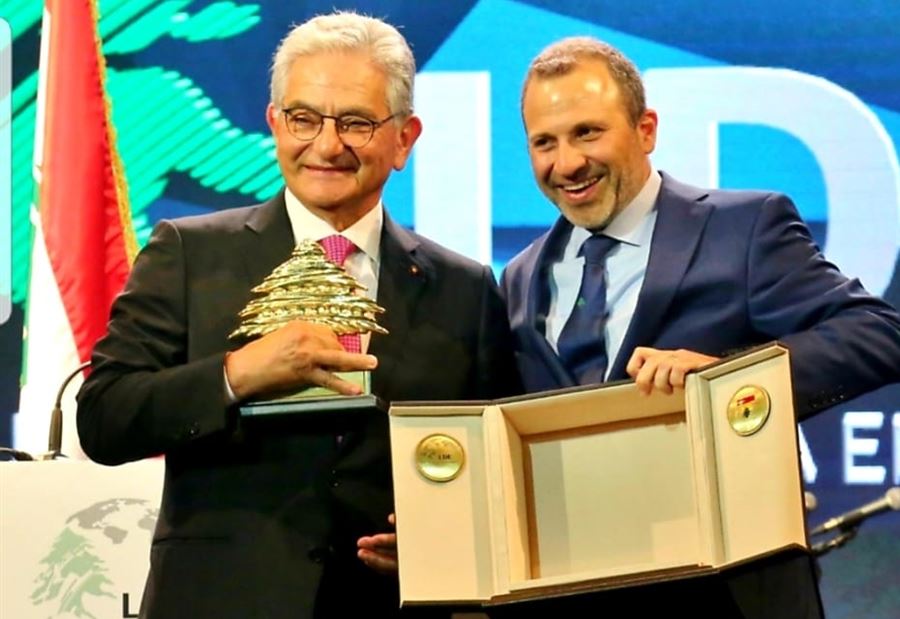 جائزة من باسيل لسليم صفير