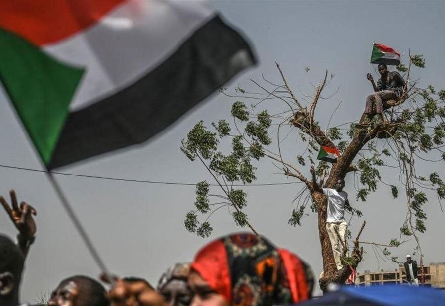 بعد البشير.. عبد الله والعباس و"رموز" أخرى إلى سجون السودان