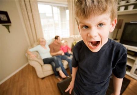7 أخطاء تجعل الطفل يتمادى في سلوكه السيئ