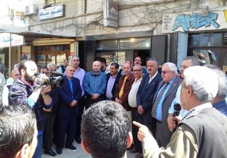 إعتصام طالب الأونروا بالتراجع عن تقليص خدماتها إعتصام طالب الأونروا بالتراجع عن تقليص خدماتها