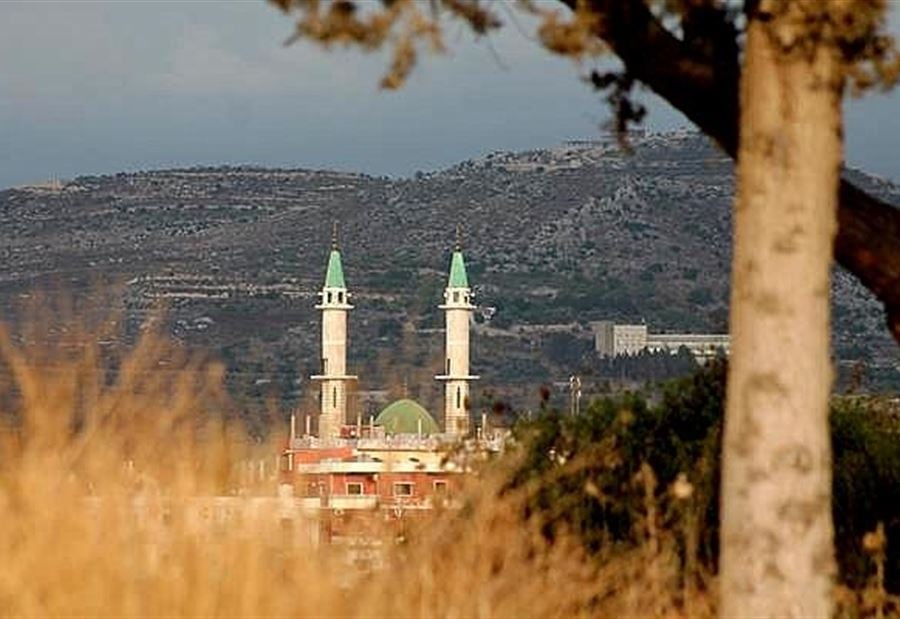 إطلاق نار وسقوط جريح... ماذا يفعل الملثمون في برقايل؟