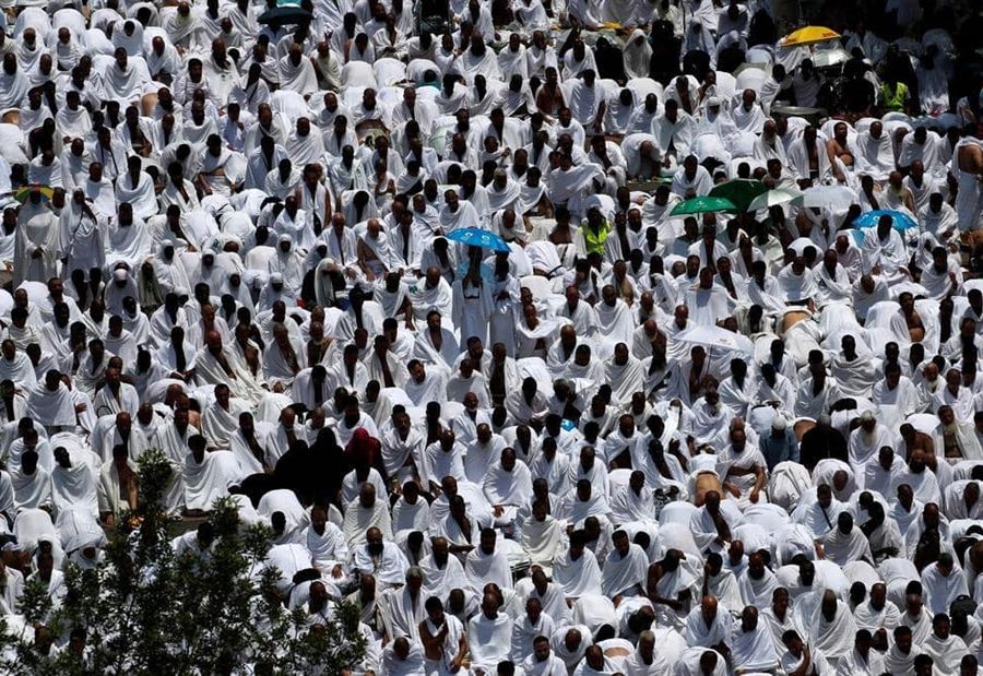 بالفيديو والصور: الحجيج ينفرون من عرفات إلى مزدلفة تحت الأمطار