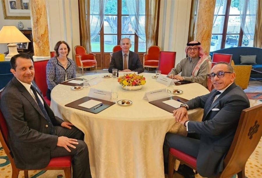 الثنائي استوعب الهجمة الفرنسية... وعضو الخماسية يفجر المفاجأة! الثنائي استوعب الهجمة الفرنسية... وعضو الخماسية يفجر المفاجأة!