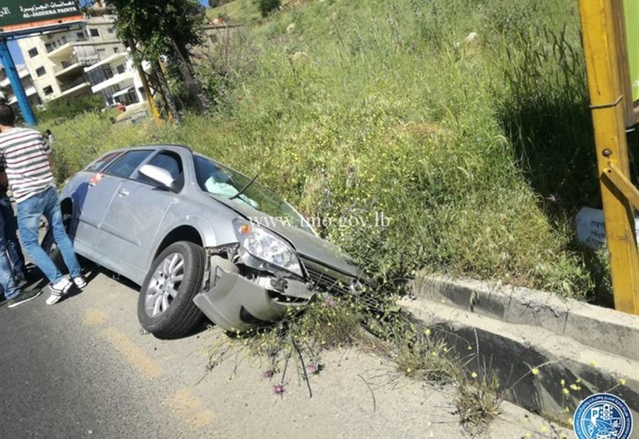 بالصور: 3 جرحى اثر حادث تصادم على طريق عام مكسة 