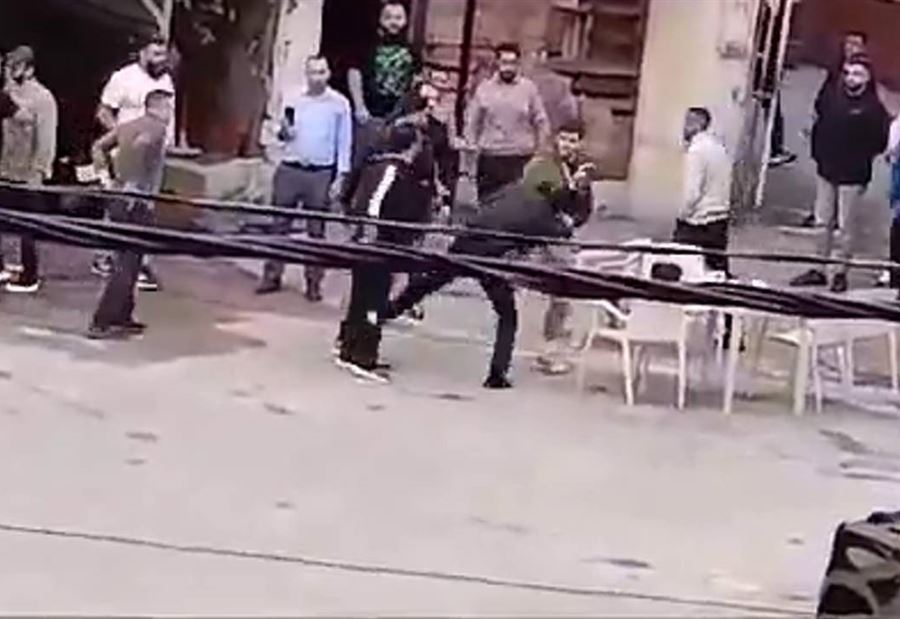 في برقايل... إشكال وإطلاق 2000 رصاصة بسبب "النفايات"! (فيديو)