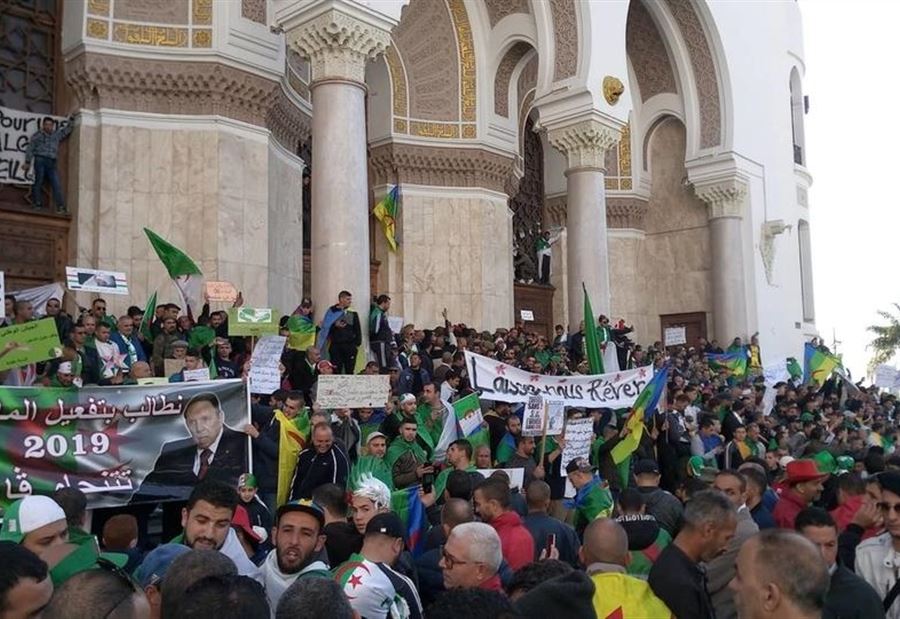 الشرطة الجزائرية: لم نطلق الرصاص على المتظاهرين