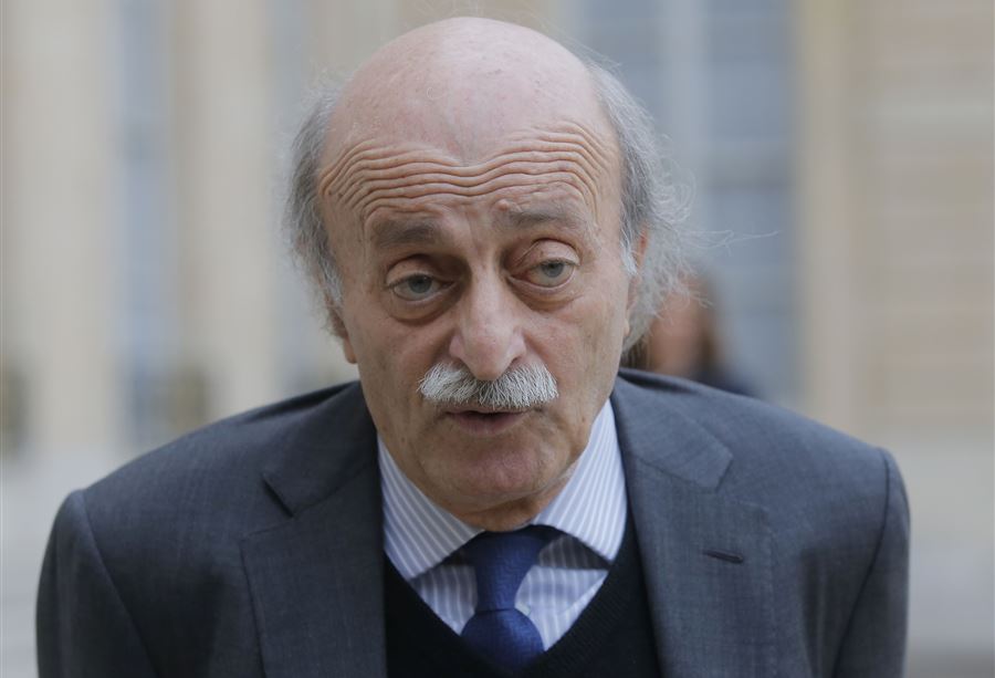 جنبلاط يقود جبهة معارضة بوجه الحريري - عون؟