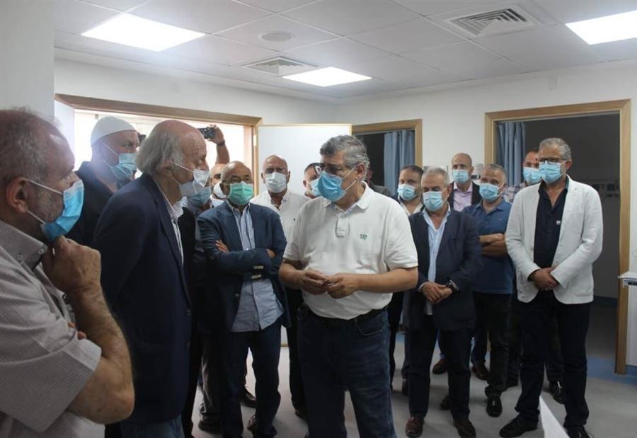 جنبلاط يجول في عاليه ويتفقد مستشفى الإيمان