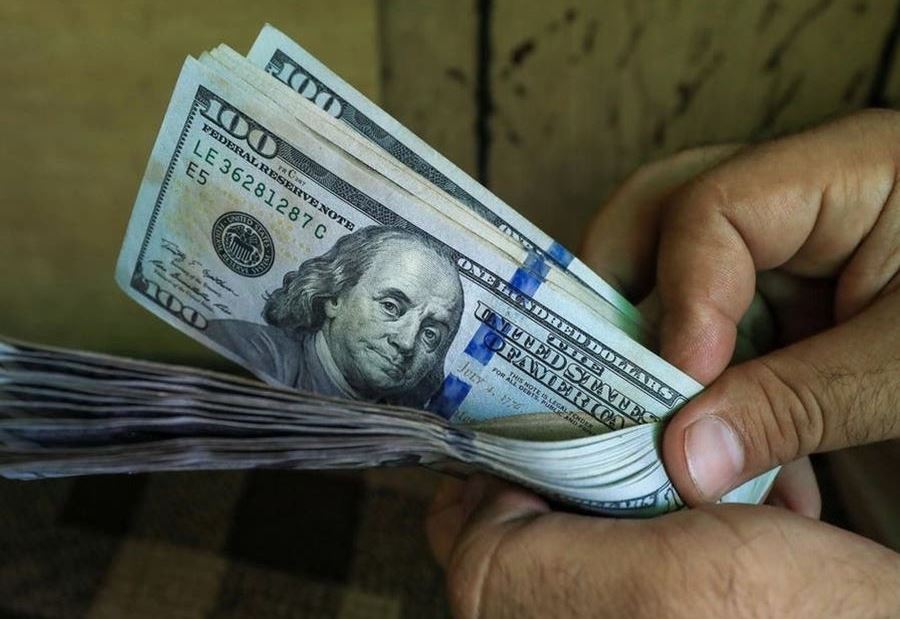 هذا هو سبب "جنون" دولار السوق السوداء