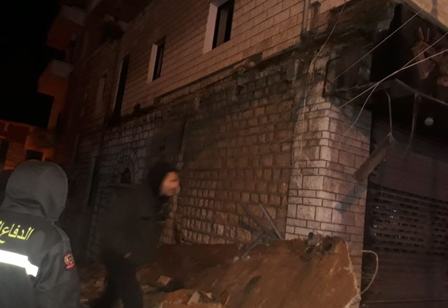 بالصورة: إزالة أتربة وصخور في سوق عاليه