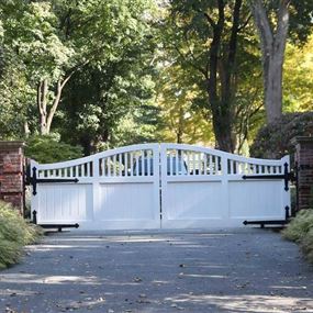 العثور على عبوة ناسفة عند منزل "الملياردير الأميركي المثير" العثور على عبوة ناسفة عند منزل "الملياردير الأميركي المثير"