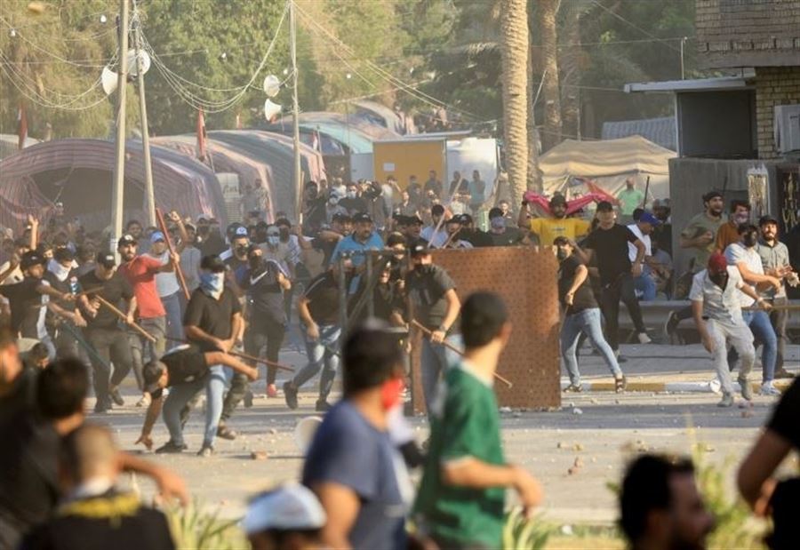 "بعد يوم دامٍ في العراق"... الإشتباكات مستمرة وتفعيل منظومة "سيرام"!