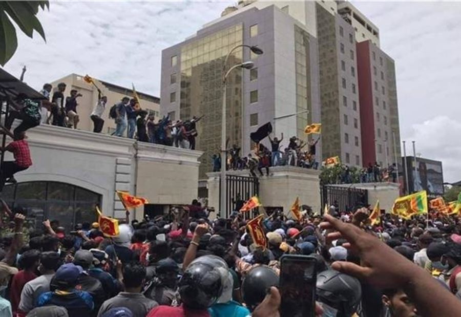 خوفاً من شعبه... فرار رئيس سيريلنكا الى جهة مجهولة! 