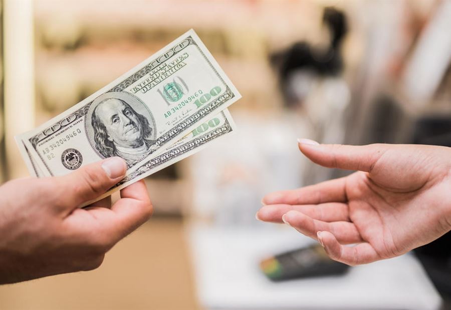 سعرُ الدولار في السوق السوداء اليوم الإثنين