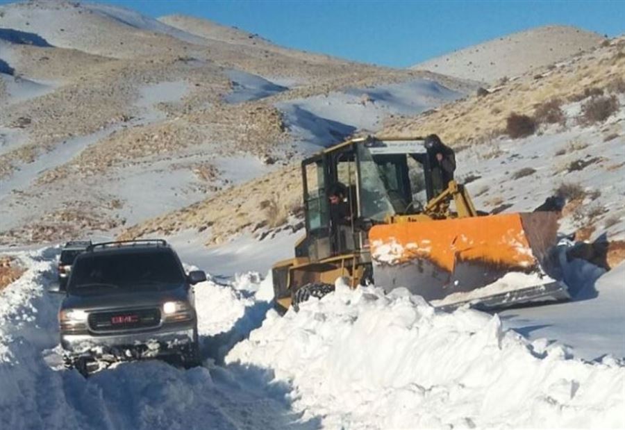 بالصورة: اجلاء عائلات حاصرتها الثلوج في الهرمل بالصورة: اجلاء عائلات حاصرتها الثلوج في الهرمل