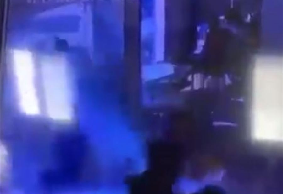 بالفيديو: اقتحمت مطعماً بسيارتها في السعودية 