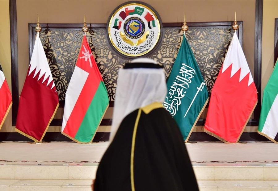 العرب ينقذون لبنان... ولكن