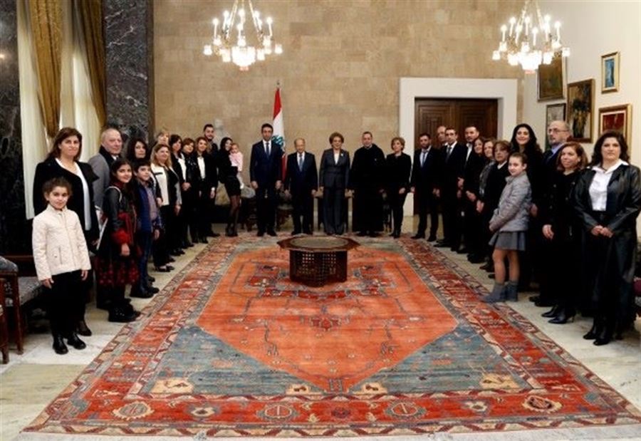 فسيفساء العلم الى الرئيس عون