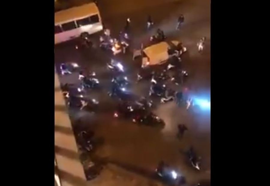 بالفيديو: وقفة إحجاجية أمام منزل دياب في تلة الخياط
