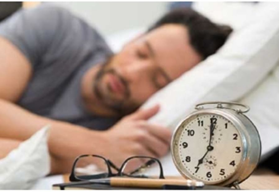 دراسة تكشف من ينام أكثر.. الرجال أم النساء؟