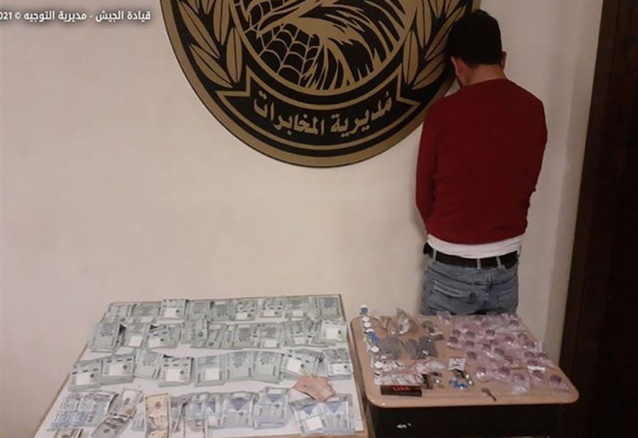 عصابة تنشط في ترويج المخدرات والعملات النقدية المزورة  عصابة تنشط في ترويج المخدرات والعملات النقدية المزورة