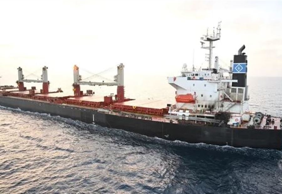 "نشاط مشبوه"... هجومٌ جديد على سفينة في خليج عدن!