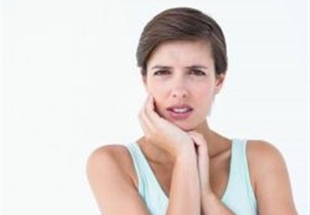 كيف يؤثر التوتر على اسنانكم؟