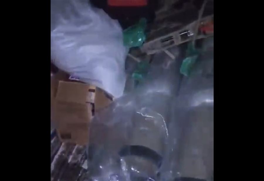 "وسط اعتراض أهالي المنطقة"... توقيف "شاحنة أسلحة" لحزب الله في راشيا (فيديو) "وسط اعتراض أهالي المنطقة"... توقيف "شاحنة أسلحة" لحزب الله في راشيا (فيديو)