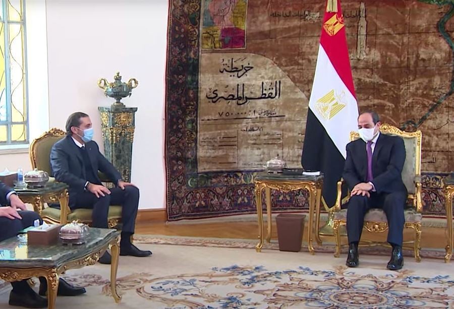 زيارة الحريري إلى مصر تنقَسِم إلى جزئين...