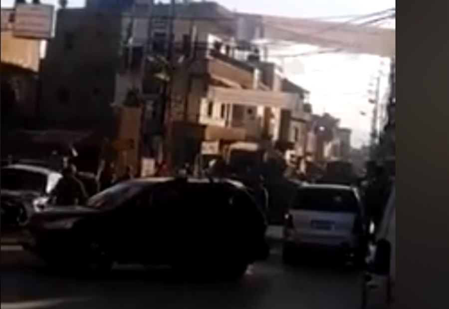 بالفيديو: توتر كبير في بلدة لبنانية.. ومقتل الأم وإبنها
