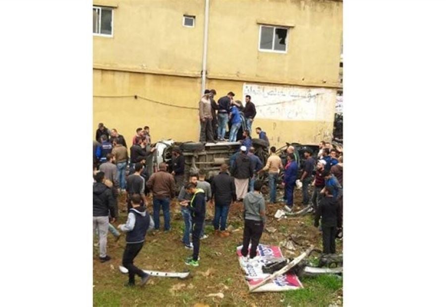 بالصور: انقلاب فان على طريق عكار