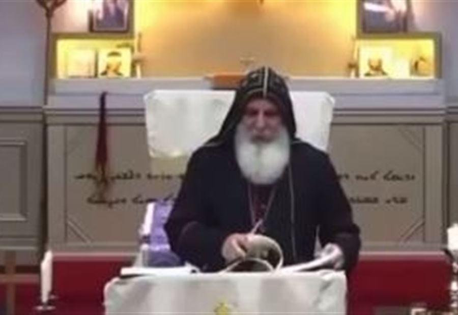أسقف "شهير" يتعرّض لعملية طعن داخل الكنيسة! (فيديو)