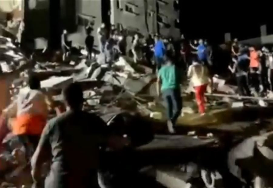 فيديو مؤثر... إنقاذ طفل من تحت أنقاض منزل في غزة