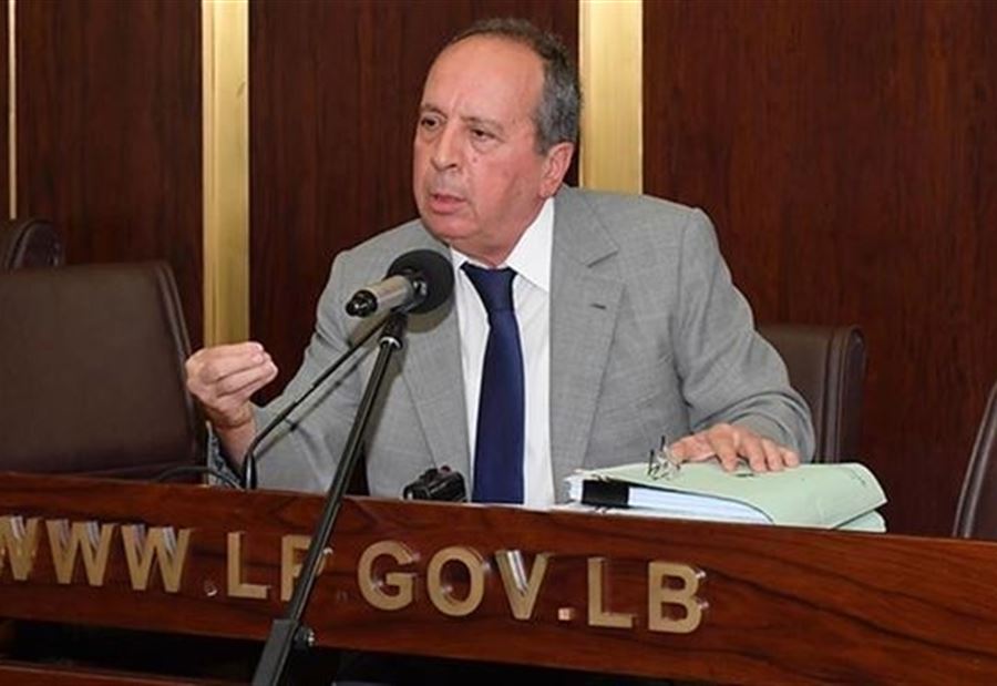 السيد: "يعني بيضل راسك عند الحلّاق رياض"