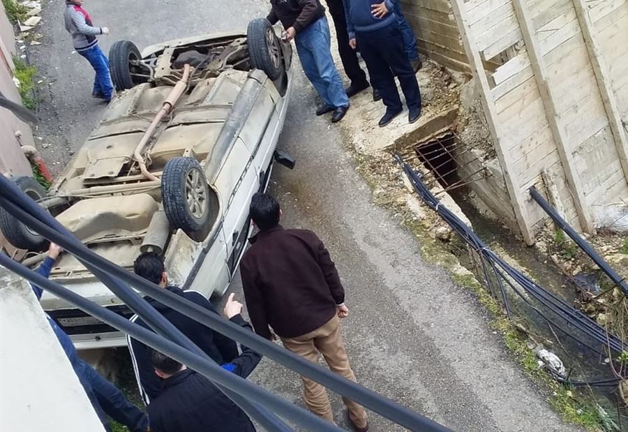 بالصورة: انقلاب سيارة في الضنية بالصورة: انقلاب سيارة في الضنية