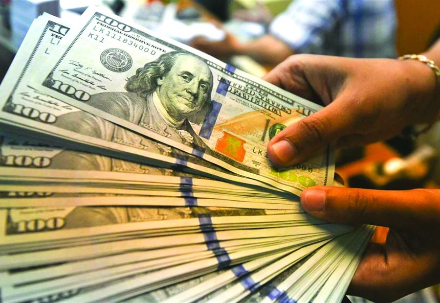 دولار السوق السوداء يتخطّى الـ 10000!