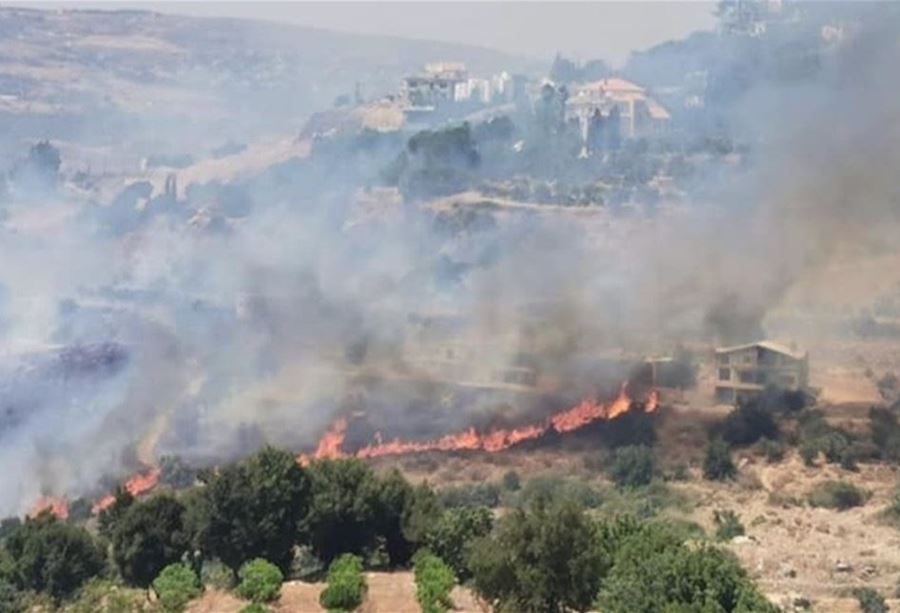 يهدد المنازل... حريق "كبير" في بسري